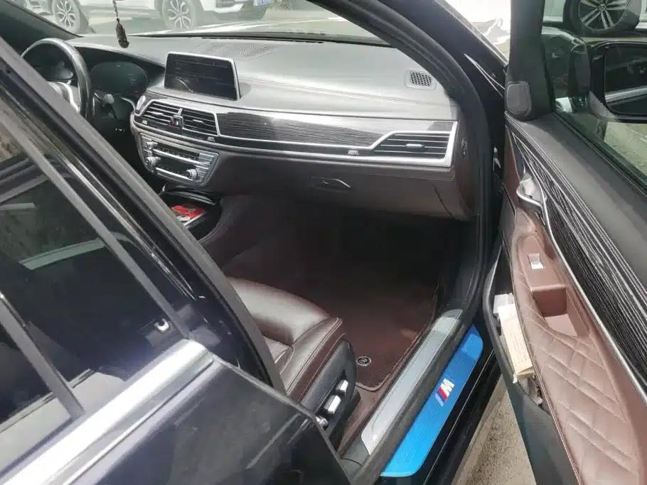2021 BMW 7 Series 740Li Leading Edition M Sport Package — миниатюра 8