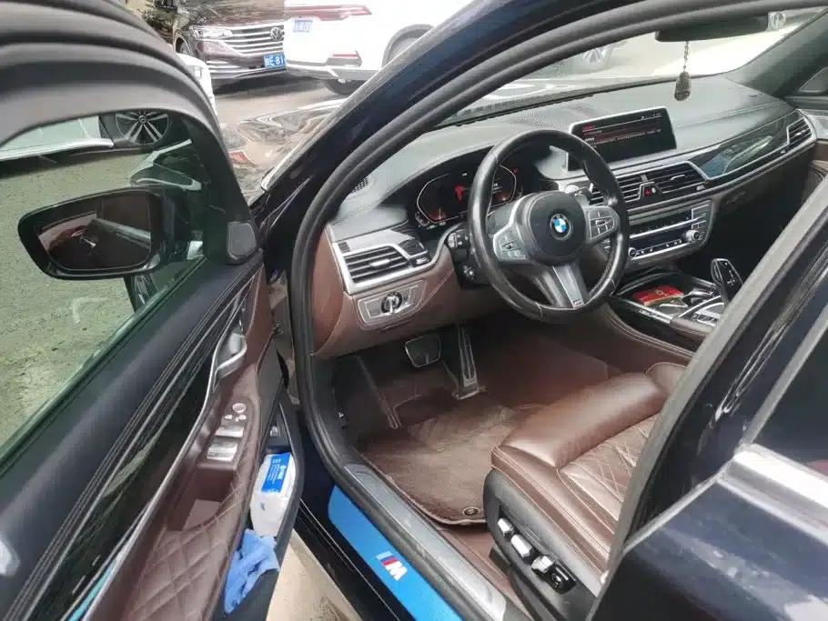 2021 BMW 7 Series 740Li Leading Edition M Sport Package — миниатюра 9