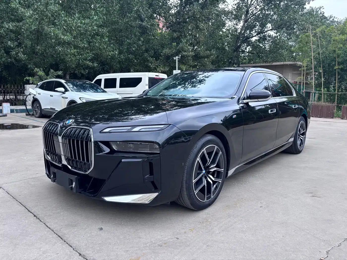2023 BMW 7 Series 735Li M Sport Package — миниатюра 1