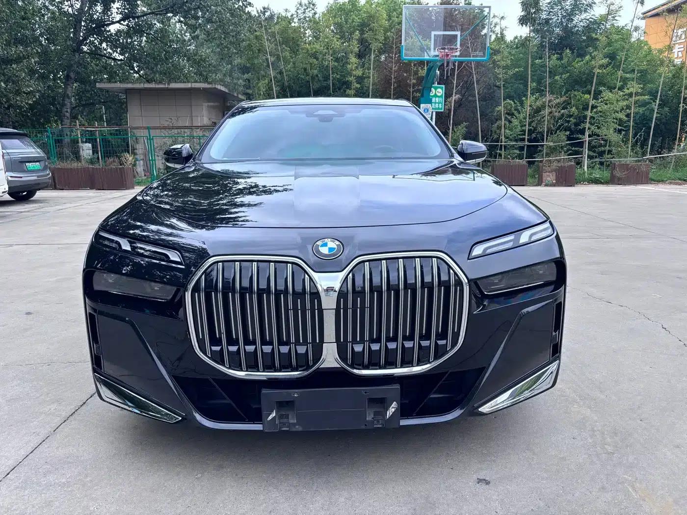 2023 BMW 7 Series 735Li M Sport Package — миниатюра 2