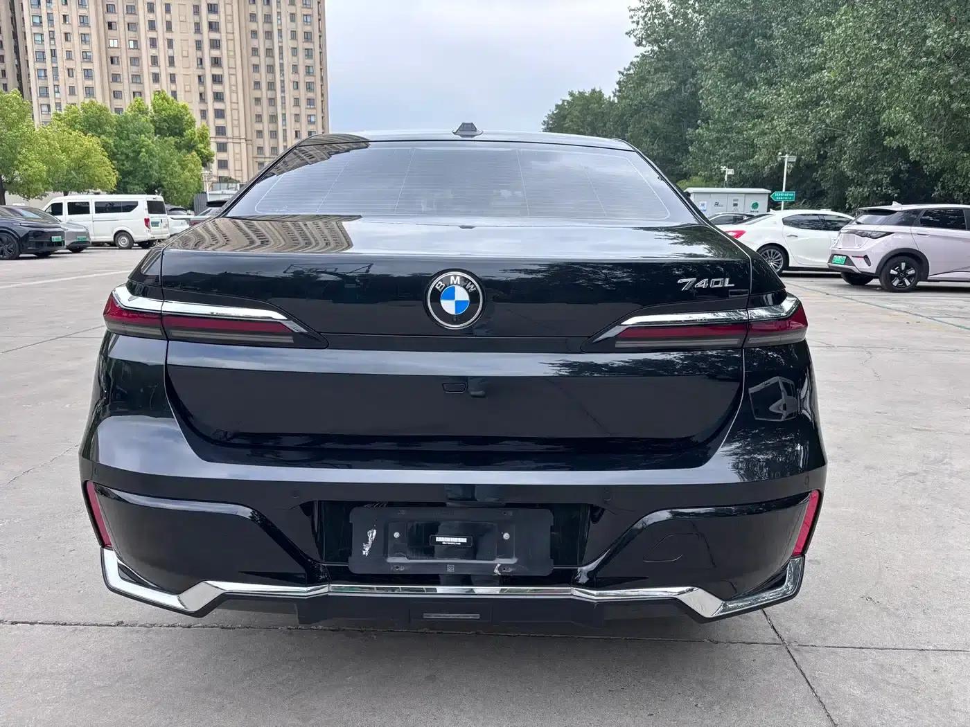 2023 BMW 7 Series 735Li M Sport Package — миниатюра 12