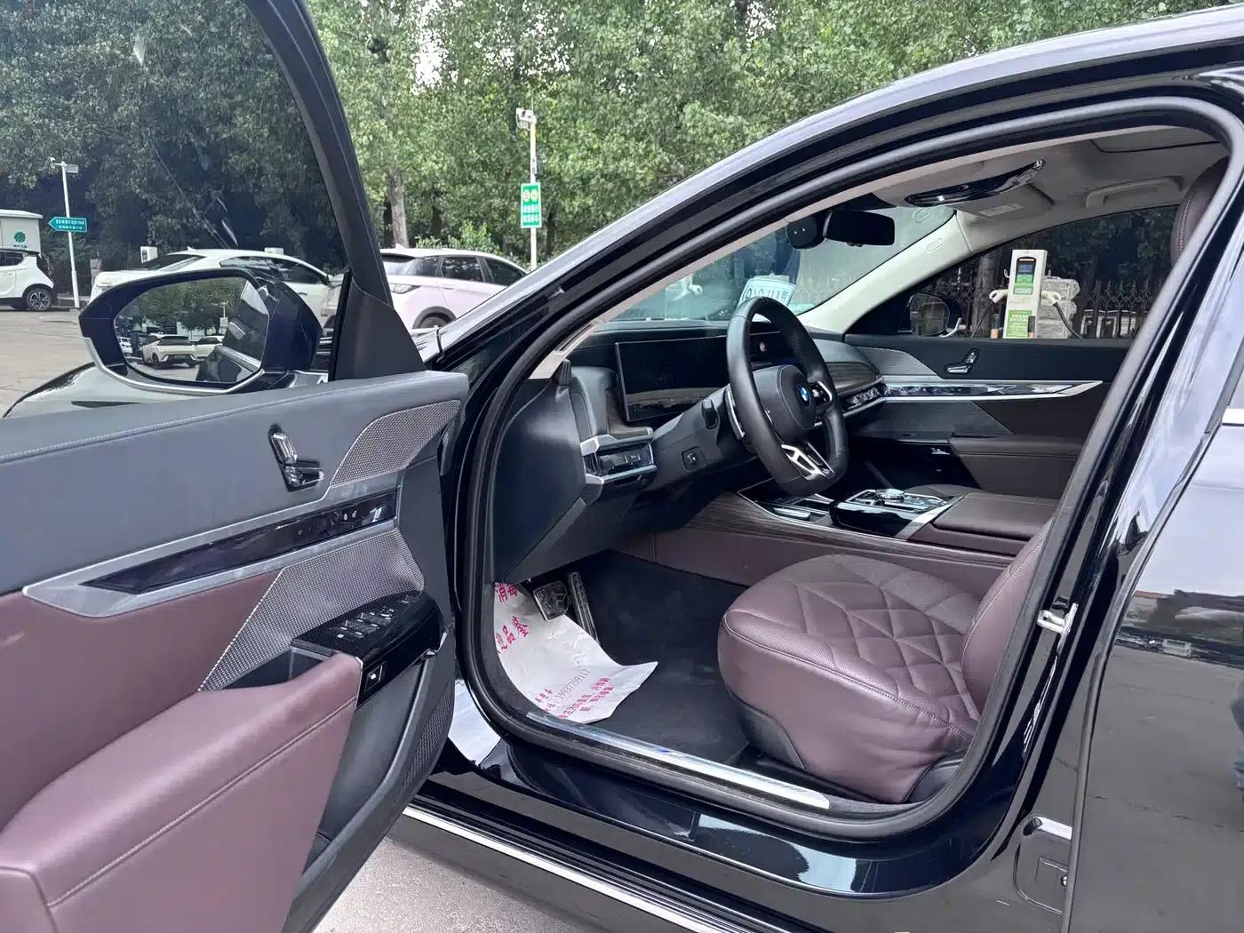 2023 BMW 7 Series 735Li M Sport Package — миниатюра 3