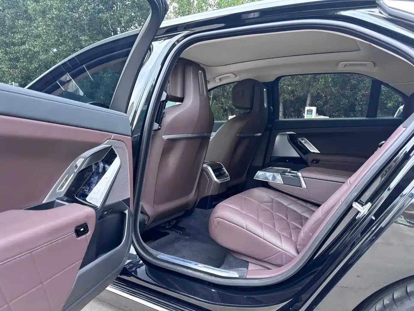 2023 BMW 7 Series 735Li M Sport Package — миниатюра 4