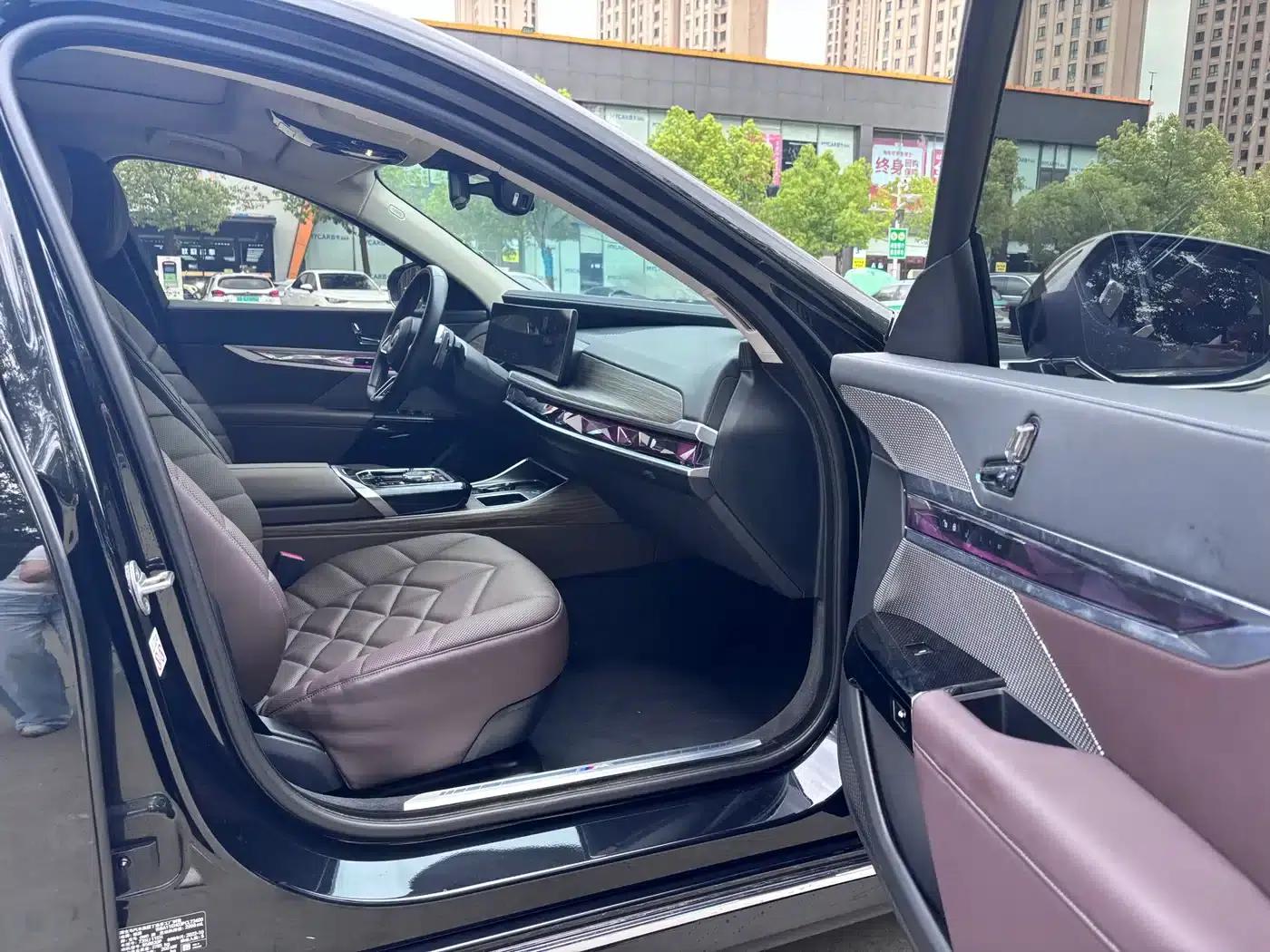 2023 BMW 7 Series 735Li M Sport Package — миниатюра 6