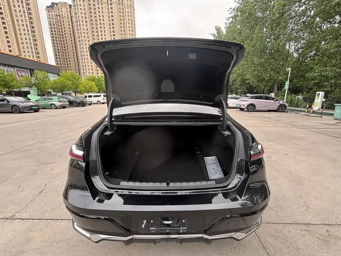 2023 BMW 7 Series 735Li M Sport Package — миниатюра 9