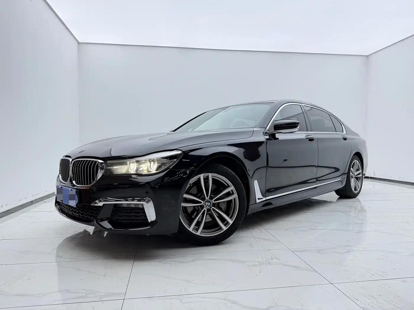 2018 BMW 7 Series 730Li Leading Edition M Sport Package — миниатюра 1