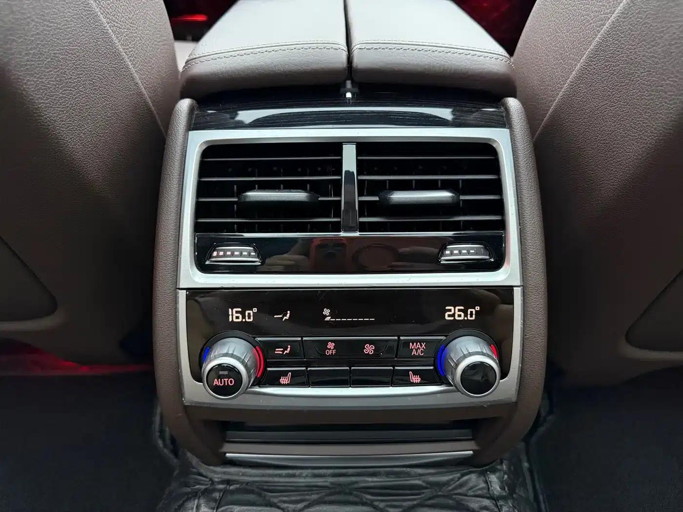 2018 BMW 7 Series 730Li Leading Edition M Sport Package — миниатюра 16
