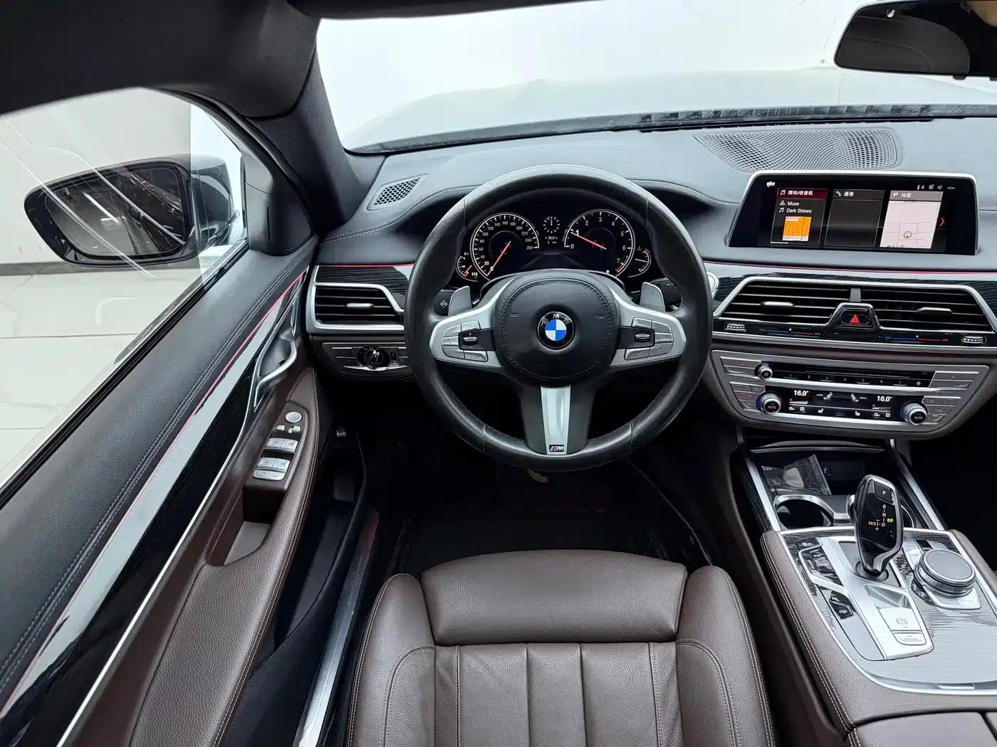2018 BMW 7 Series 730Li Leading Edition M Sport Package — миниатюра 18