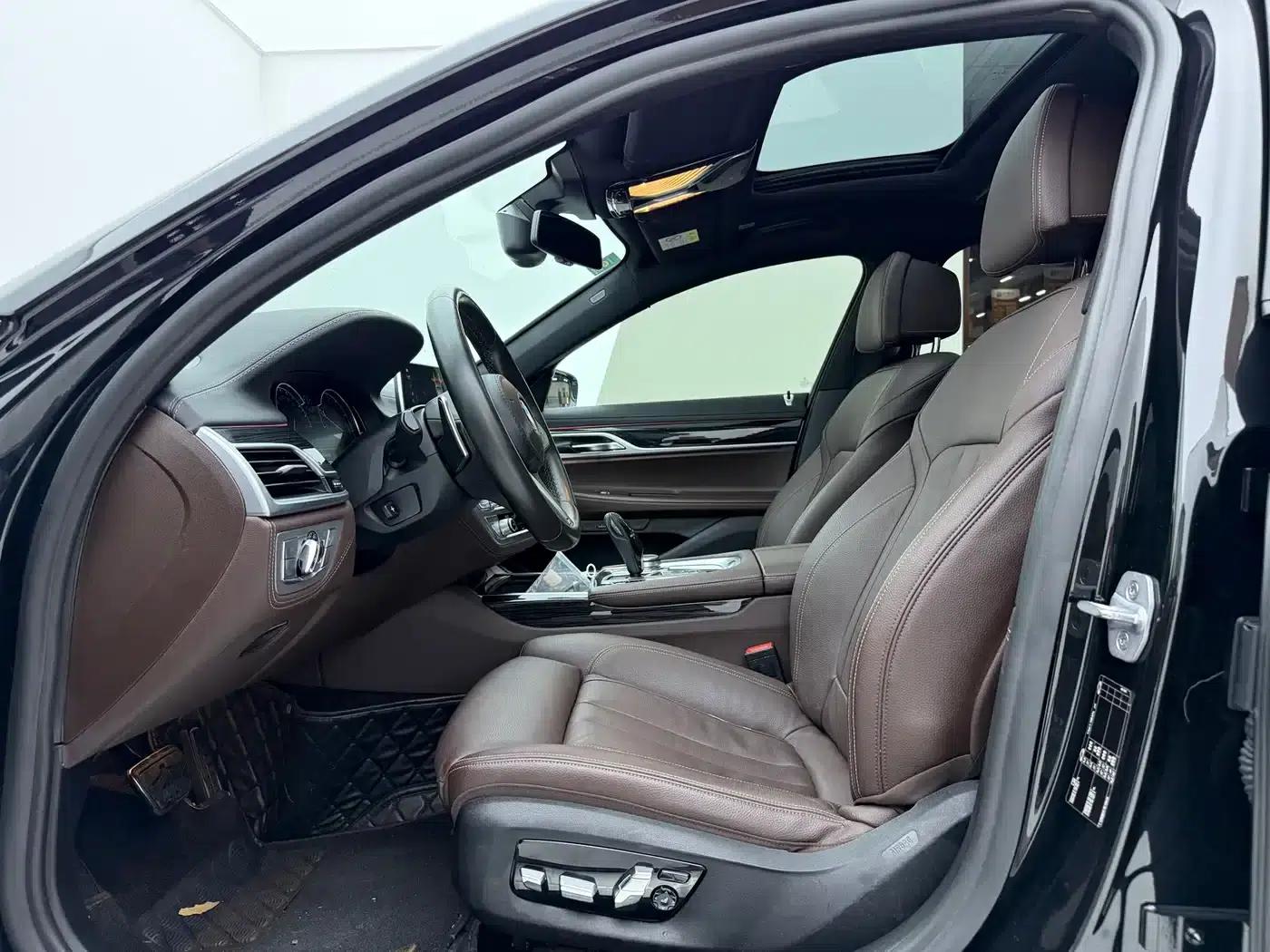 2018 BMW 7 Series 730Li Leading Edition M Sport Package — миниатюра 10