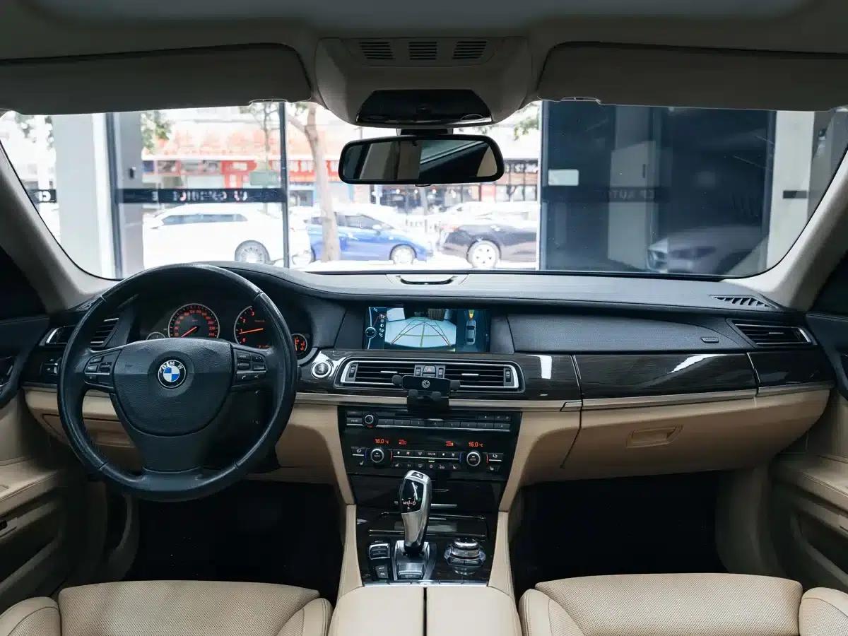 BMW 7 Series 2009 730Li Luxury — миниатюра 18