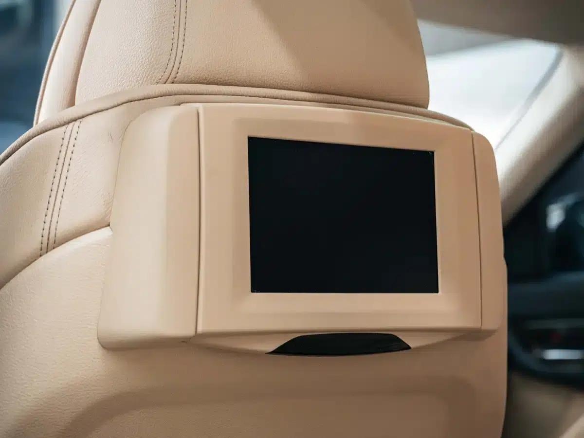 BMW 7 Series 2009 730Li Luxury — миниатюра 23