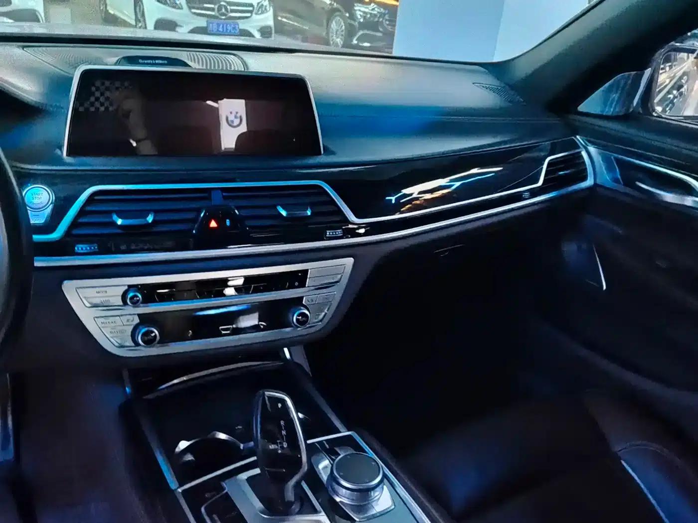2021 BMW 7 Series 740Li Leading Edition M Sport Package — миниатюра 11