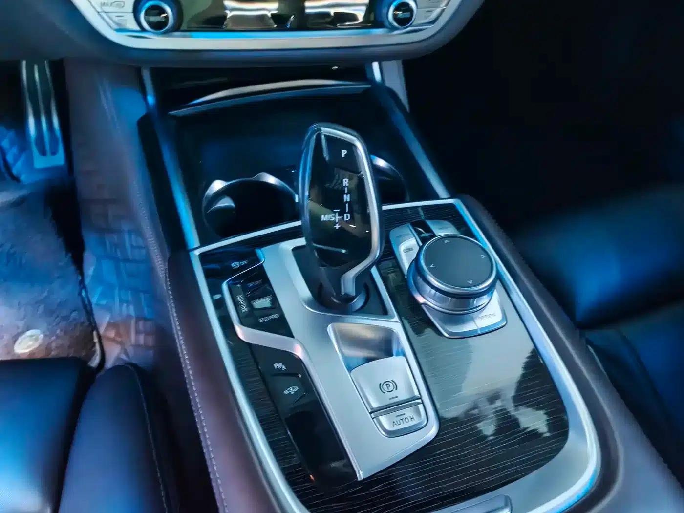 2021 BMW 7 Series 740Li Leading Edition M Sport Package — миниатюра 12