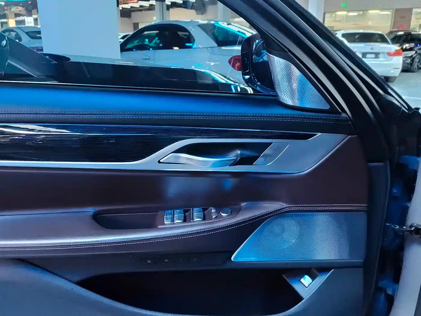 2021 BMW 7 Series 740Li Leading Edition M Sport Package — миниатюра 10