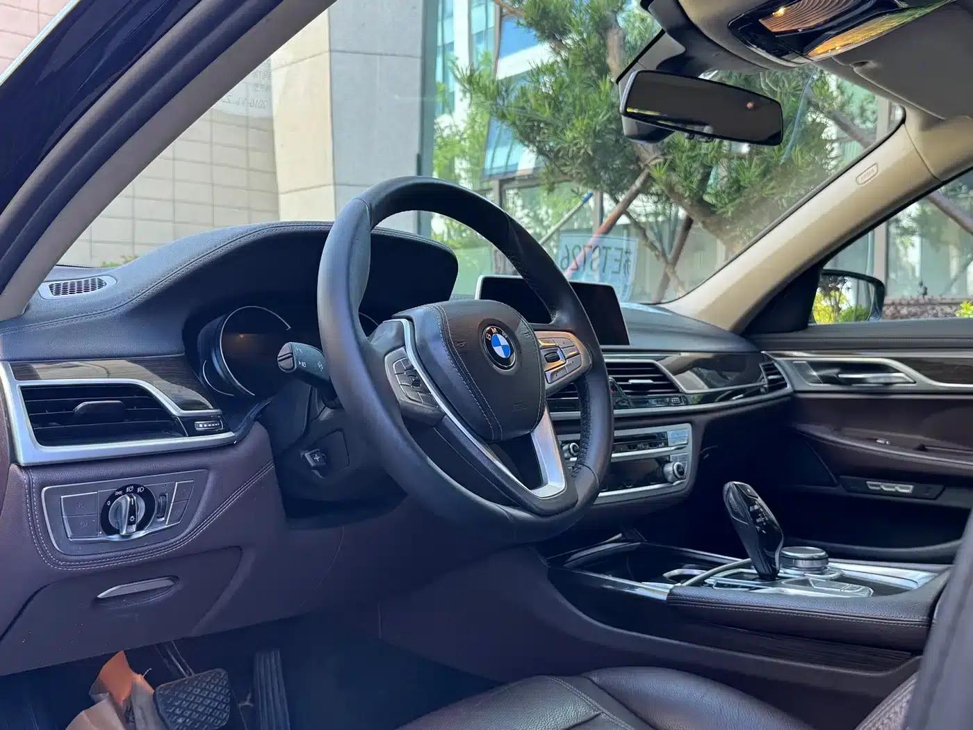 2016 BMW 7 Series 730Li Leading Edition — миниатюра 3