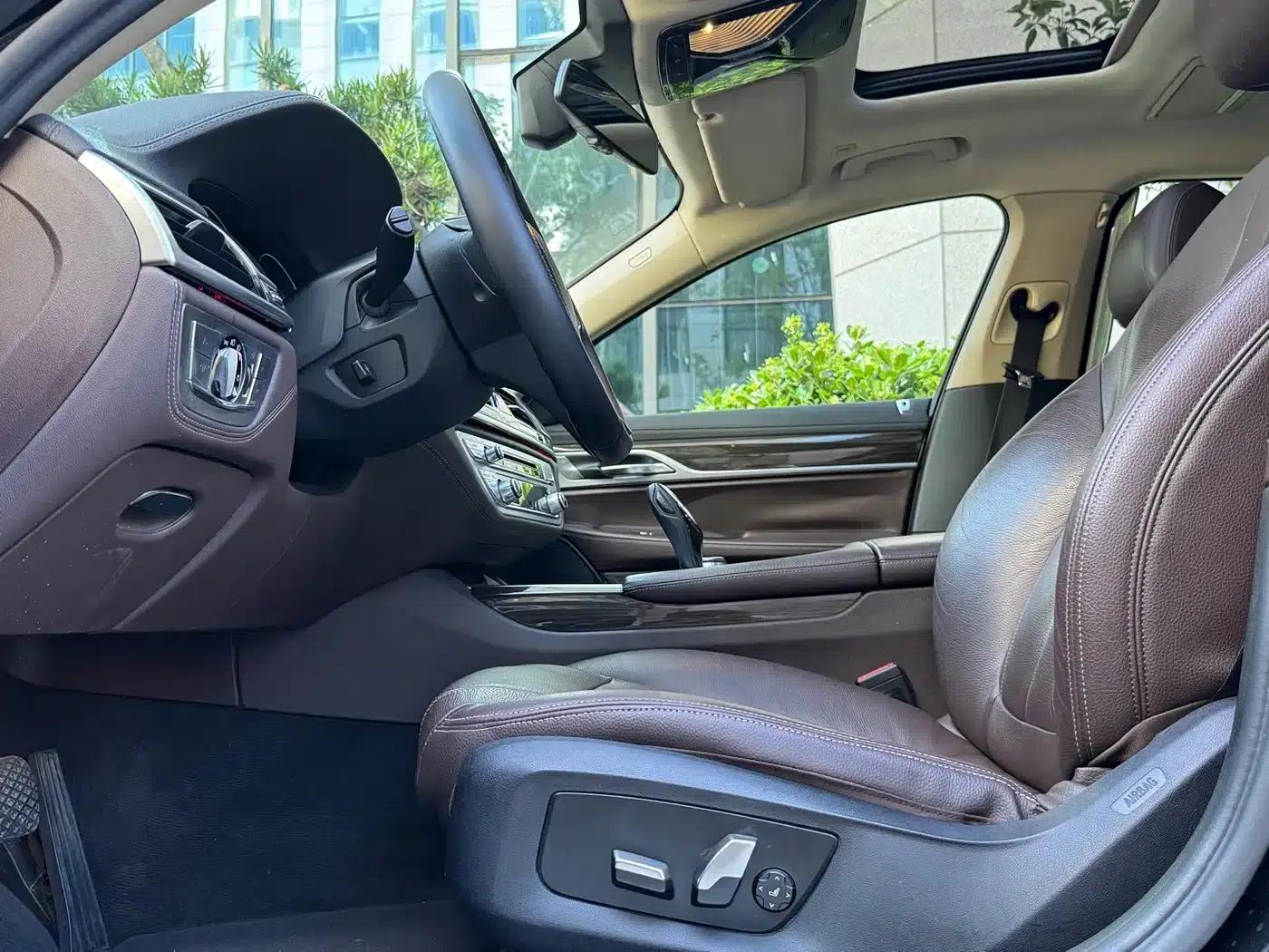 2016 BMW 7 Series 730Li Leading Edition — миниатюра 4