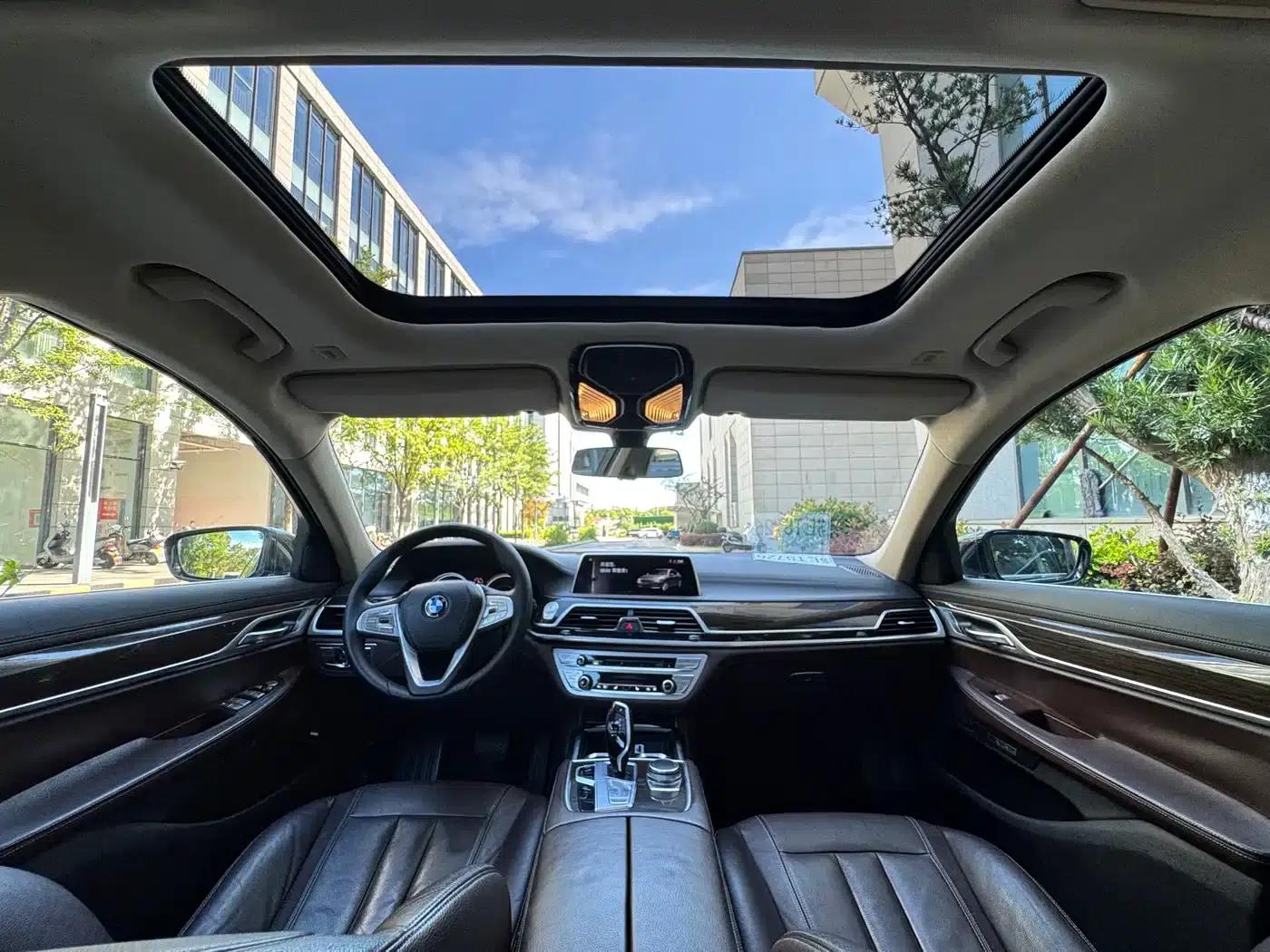 2016 BMW 7 Series 730Li Leading Edition — миниатюра 6