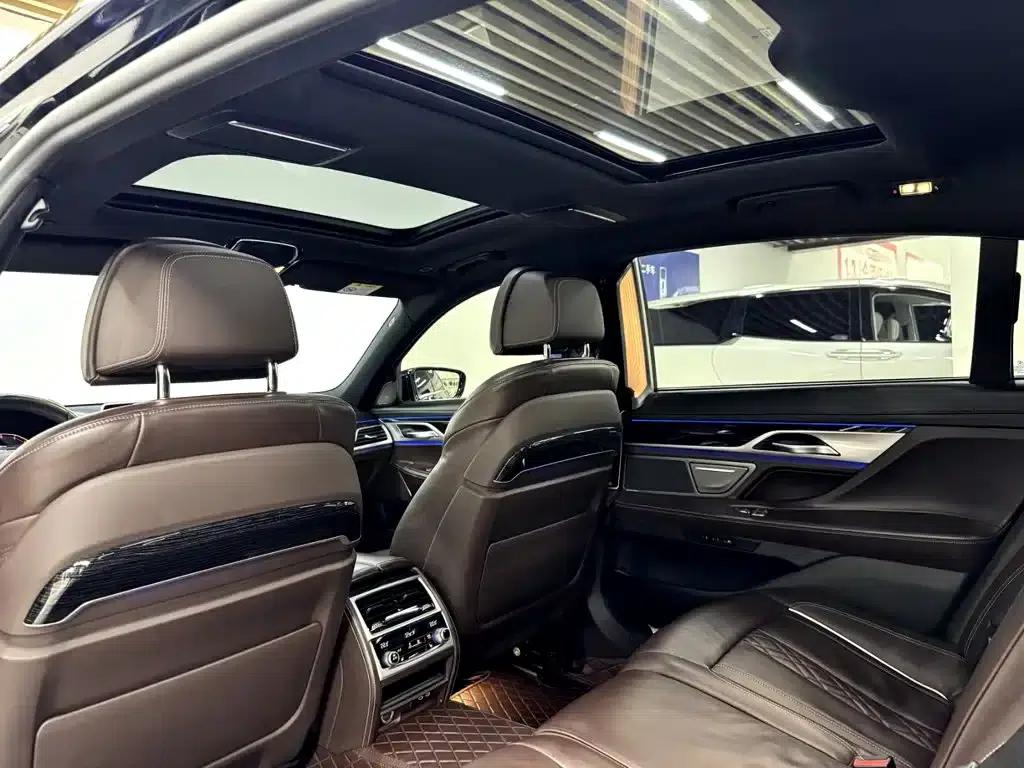 2021 BMW 7 Series 730Li M Sport Package — миниатюра 12