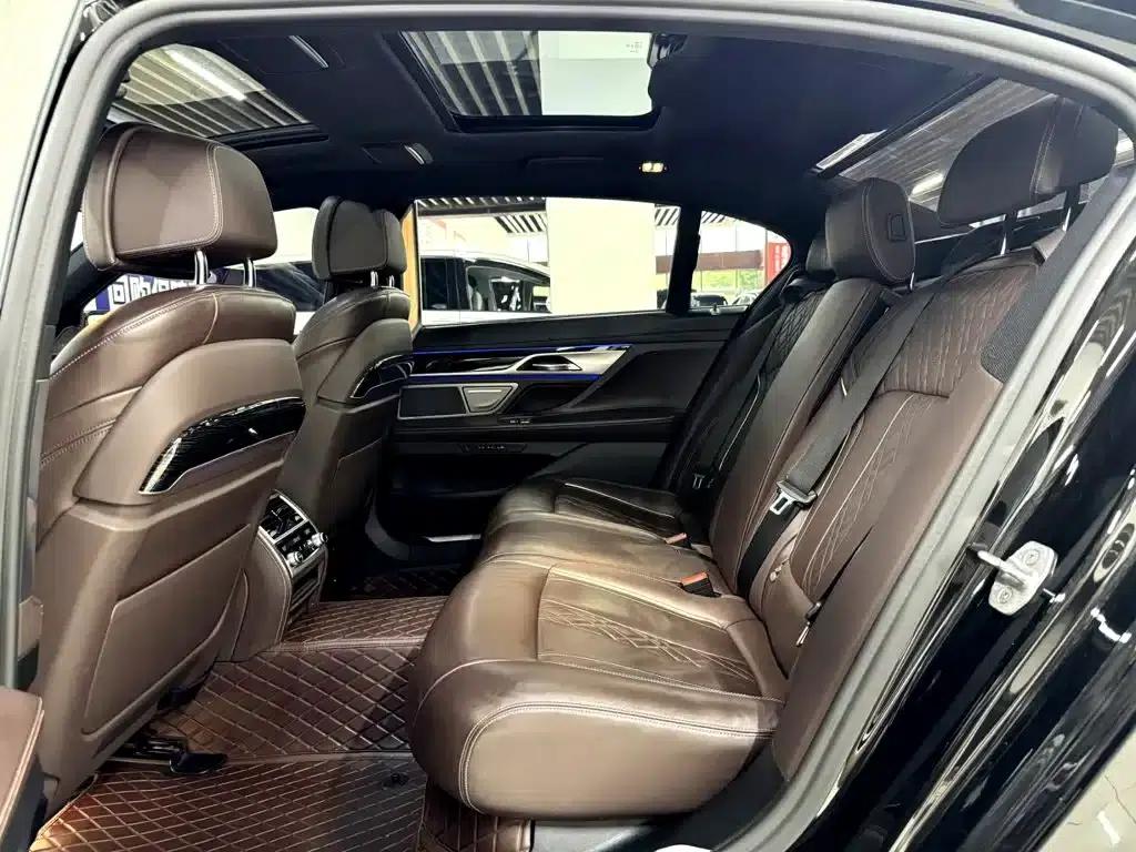 2021 BMW 7 Series 730Li M Sport Package — миниатюра 13