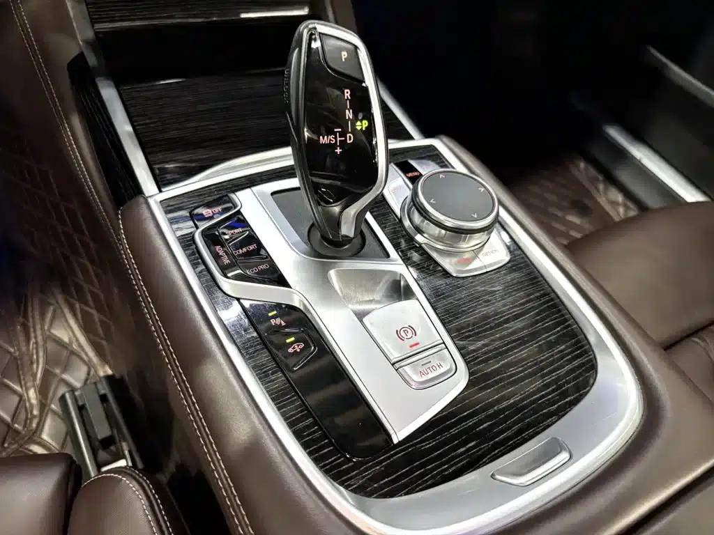 2021 BMW 7 Series 730Li M Sport Package — миниатюра 16