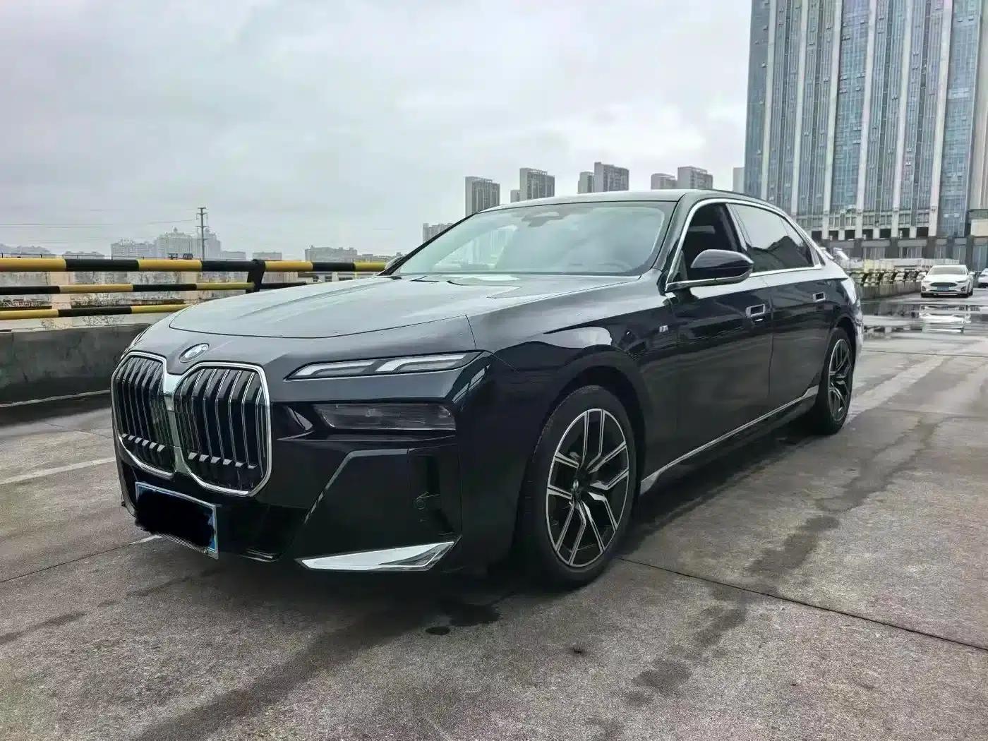 2023 BMW 7 Series 735Li M Sport Package — миниатюра 1