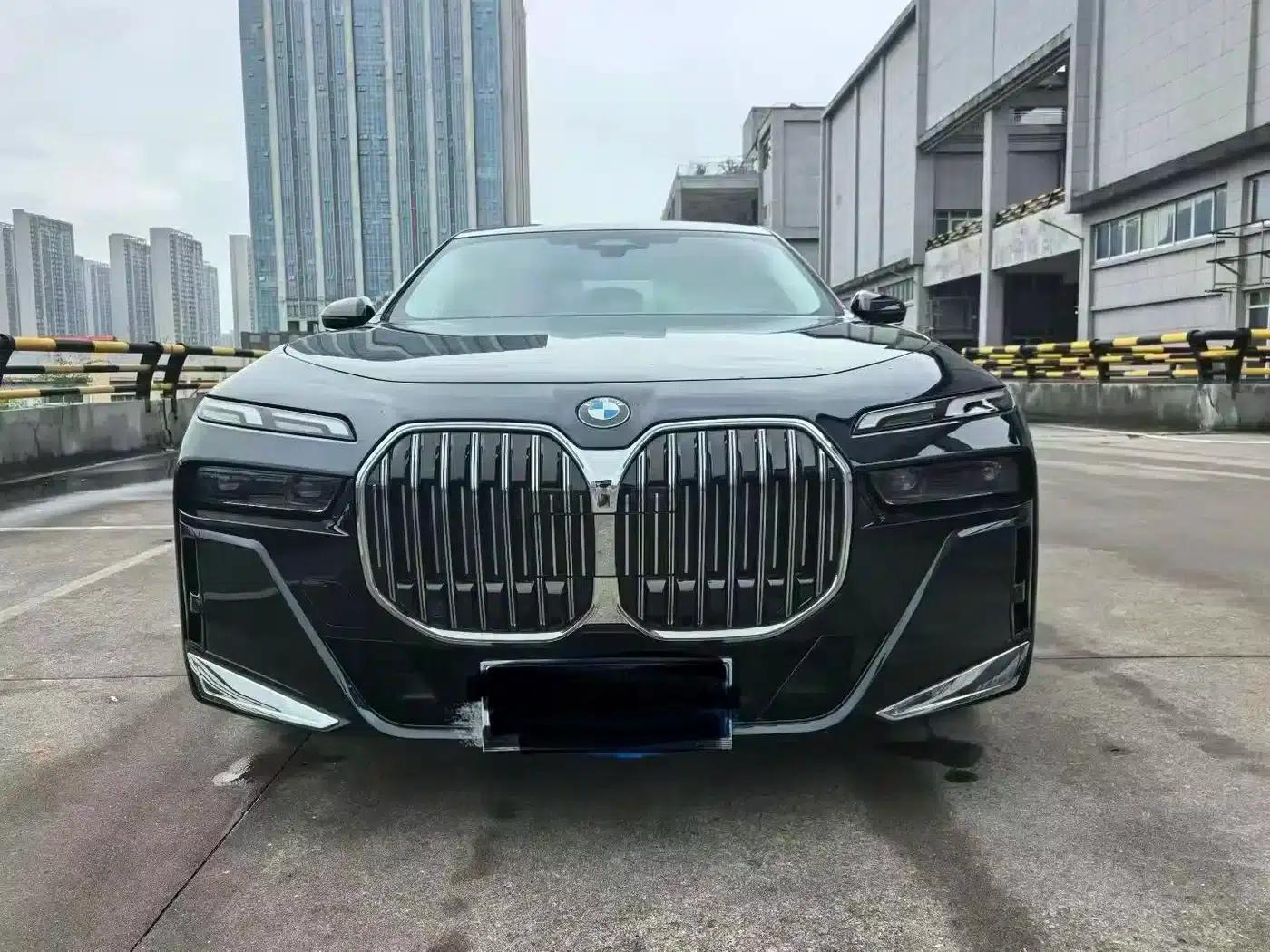 2023 BMW 7 Series 735Li M Sport Package — миниатюра 2