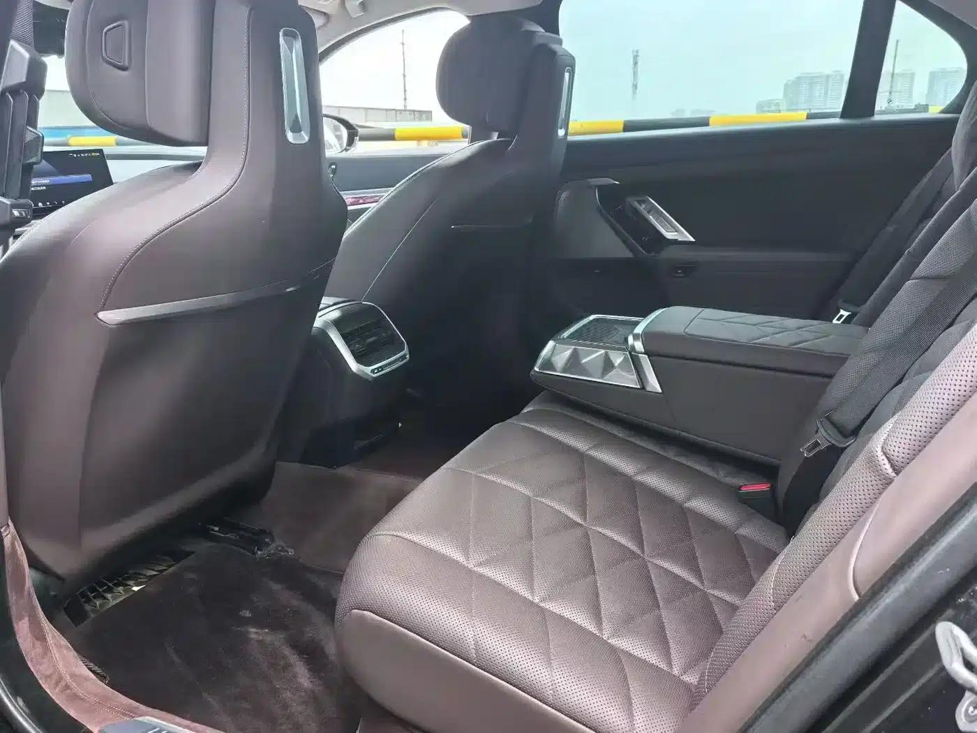 2023 BMW 7 Series 735Li M Sport Package — миниатюра 5
