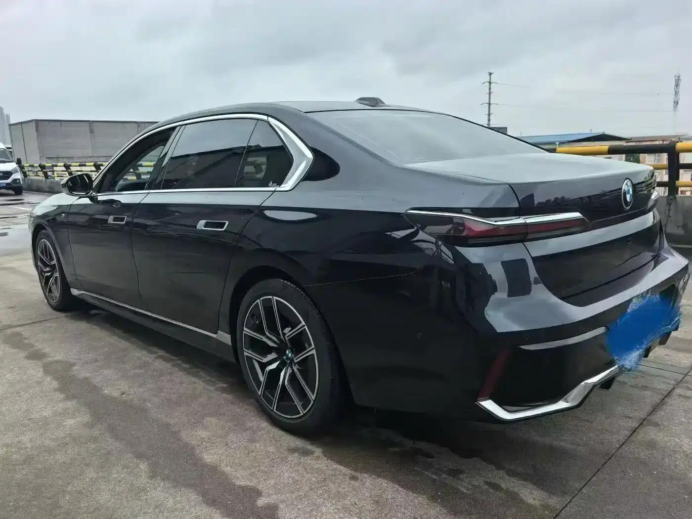 2023 BMW 7 Series 735Li M Sport Package — миниатюра 6