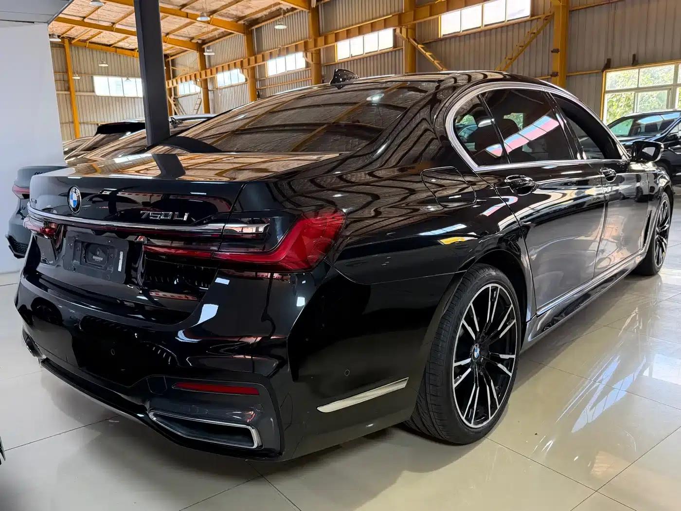 2019 BMW 7 Series 730Li M Sport Package — миниатюра 11