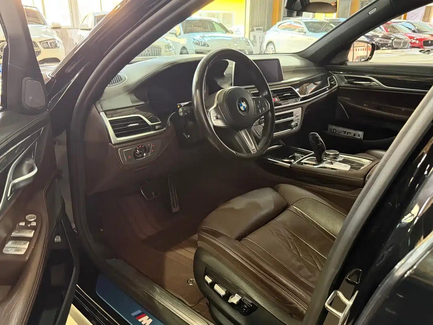 2019 BMW 7 Series 730Li M Sport Package — миниатюра 5