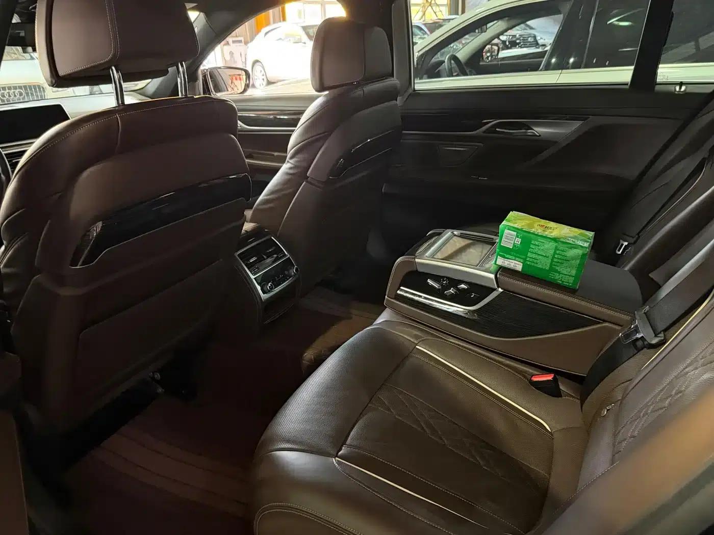 2019 BMW 7 Series 730Li M Sport Package — миниатюра 7