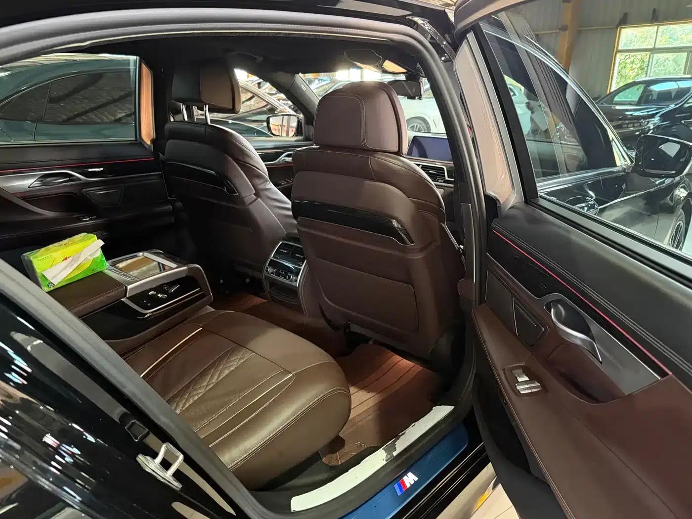 2019 BMW 7 Series 730Li M Sport Package — миниатюра 8