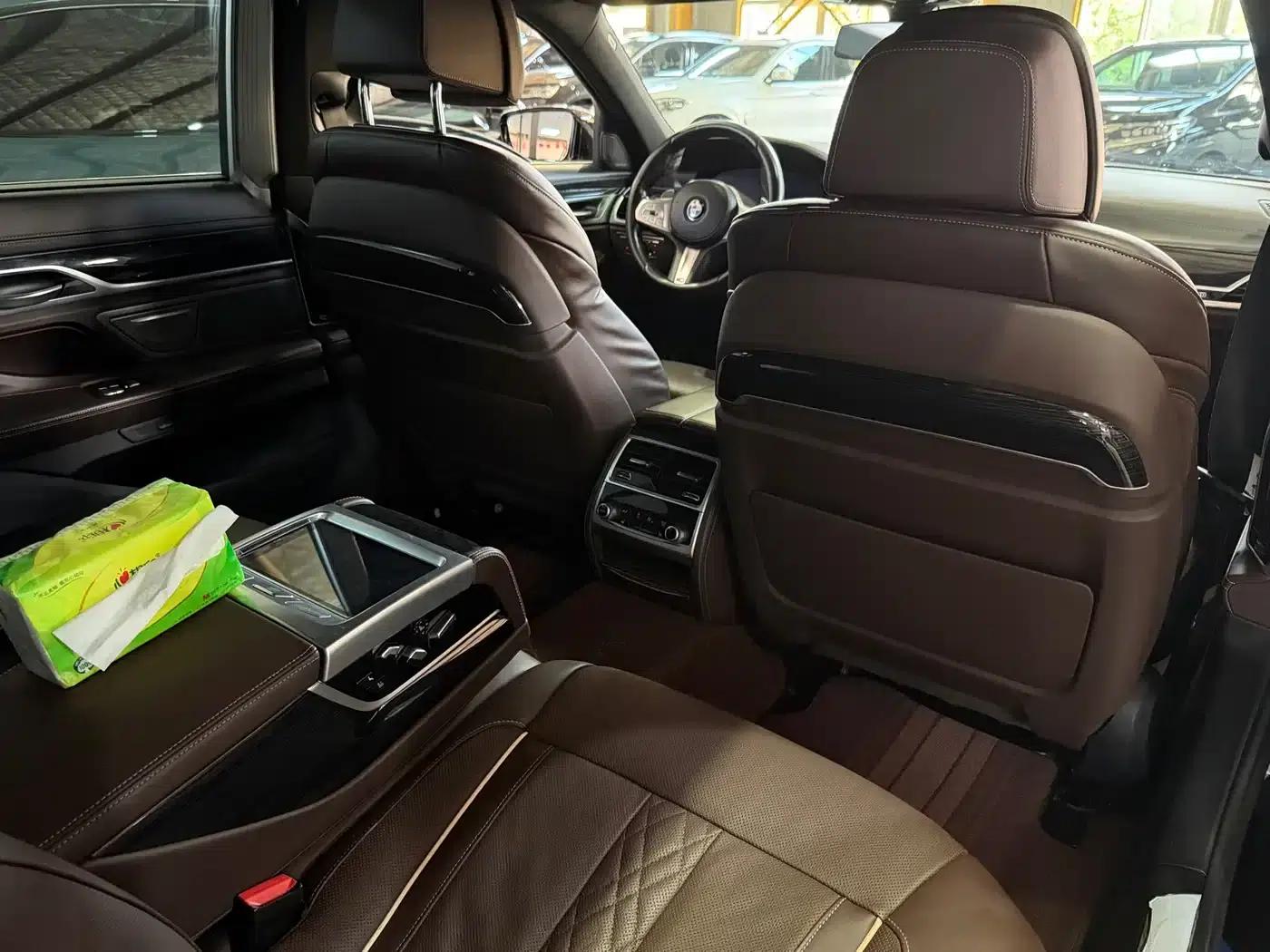 2019 BMW 7 Series 730Li M Sport Package — миниатюра 9