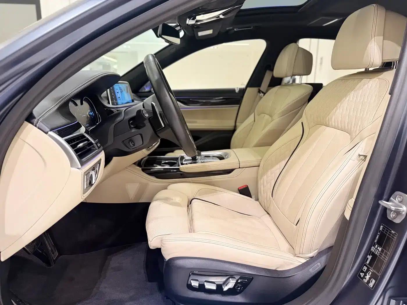 2018 BMW 7 Series M760Li xDrive — миниатюра 12