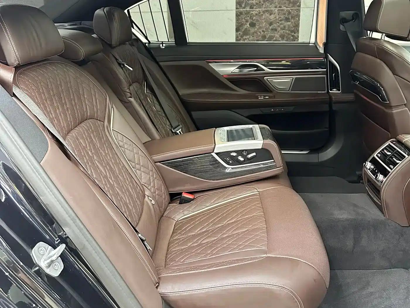 2021 BMW 7 Series 740Li Leading Edition M Sport Package — миниатюра 12