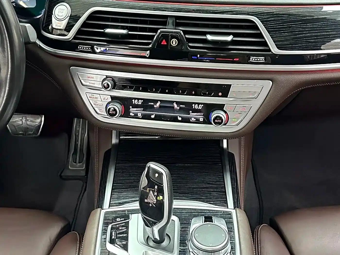 2021 BMW 7 Series 740Li Leading Edition M Sport Package — миниатюра 14
