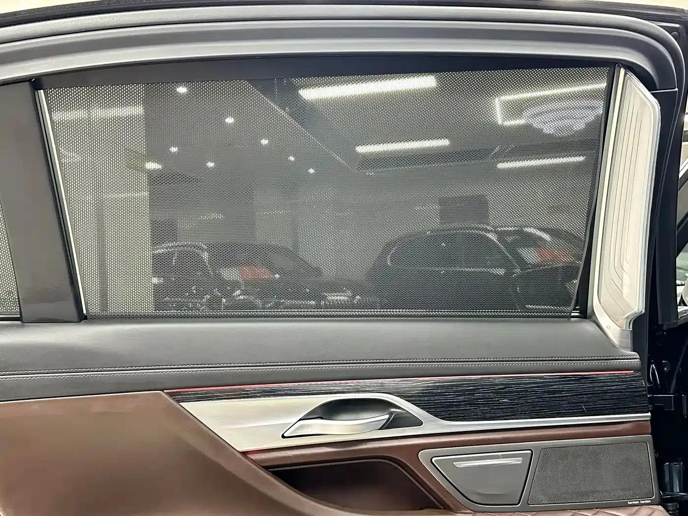 2021 BMW 7 Series 740Li Leading Edition M Sport Package — миниатюра 22