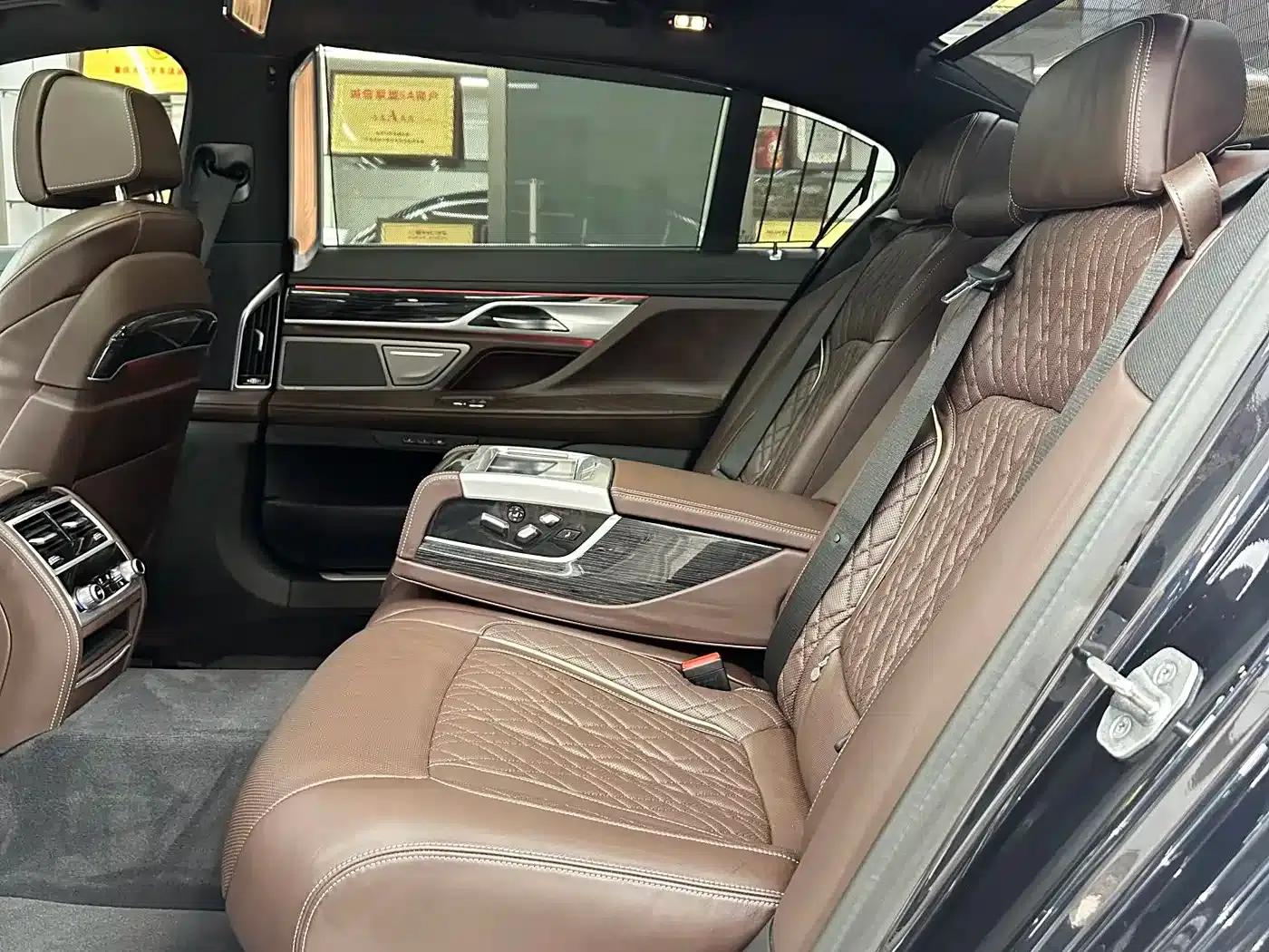 2021 BMW 7 Series 740Li Leading Edition M Sport Package — миниатюра 9