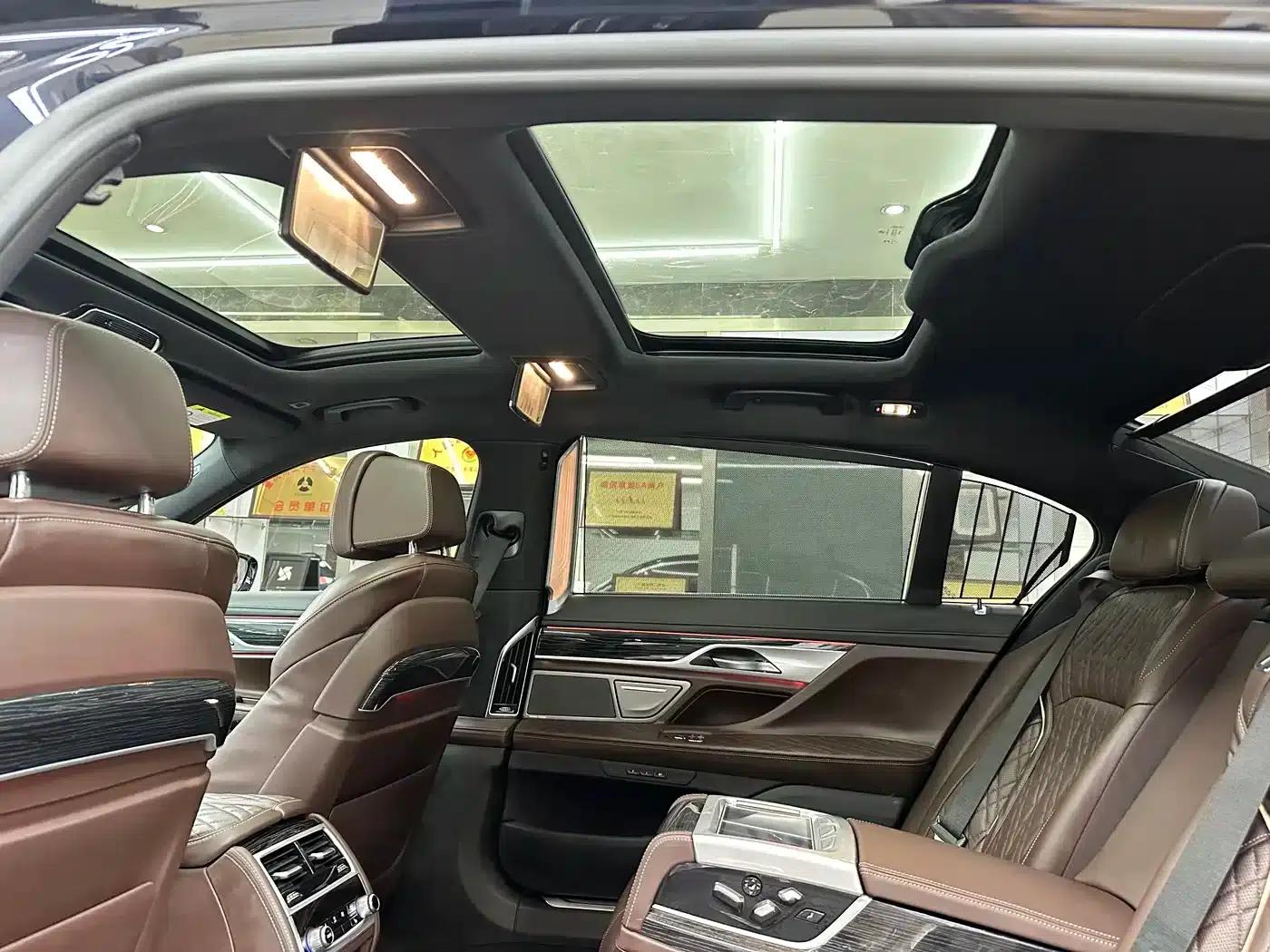 2021 BMW 7 Series 740Li Leading Edition M Sport Package — миниатюра 10