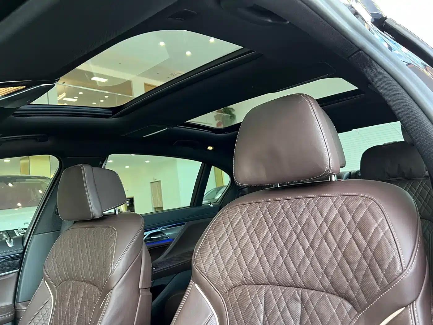 2021 BMW 7 Series 740Li Leading Edition M Sport Package — миниатюра 11