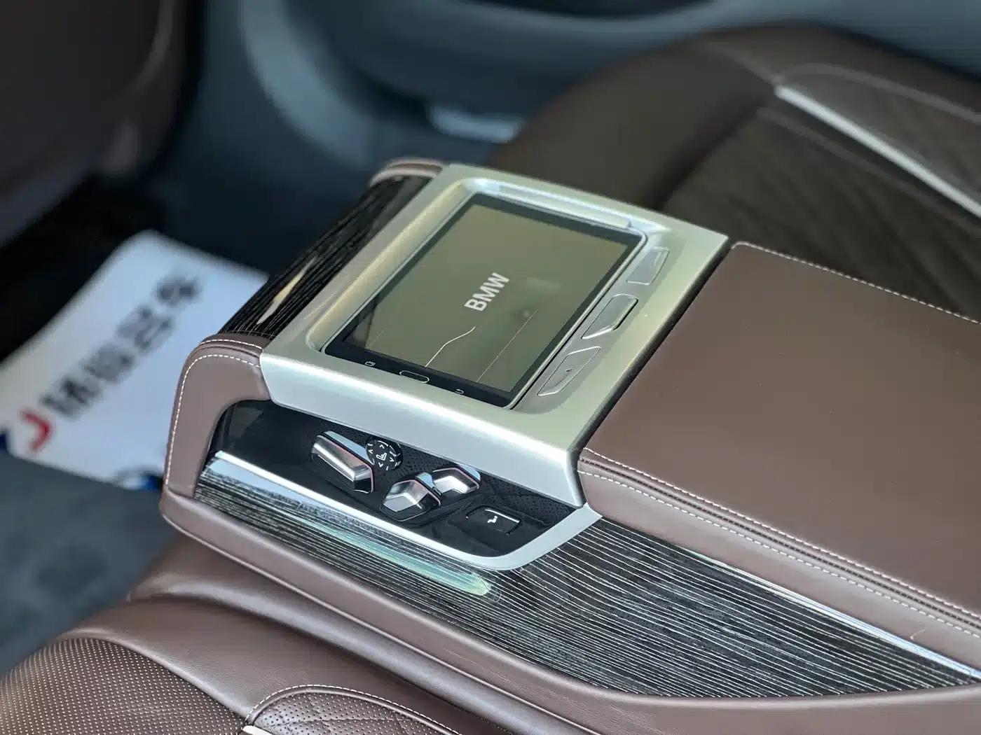 2021 BMW 7 Series 740Li Leading Edition M Sport Package — миниатюра 14