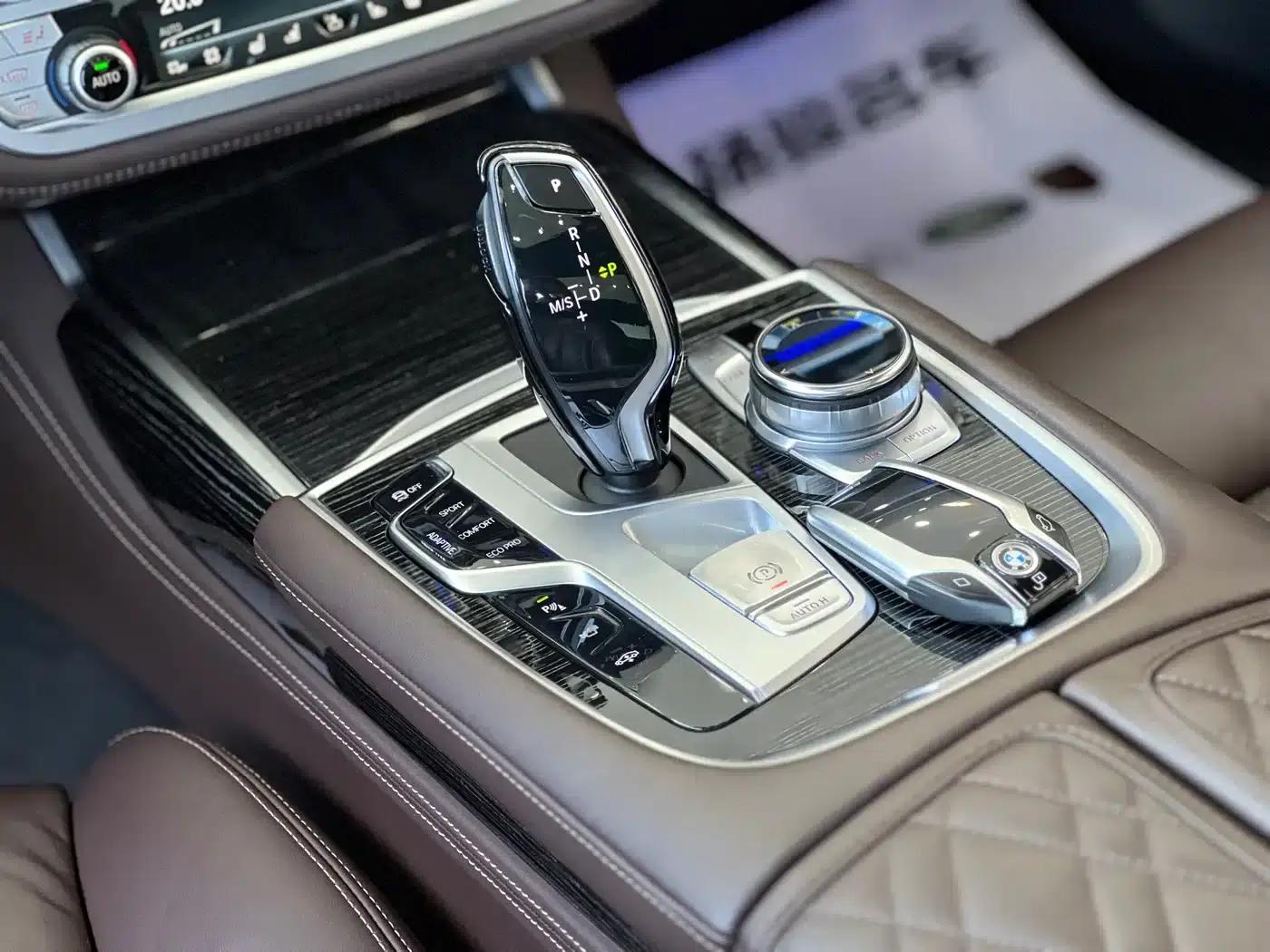 2021 BMW 7 Series 740Li Leading Edition M Sport Package — миниатюра 8