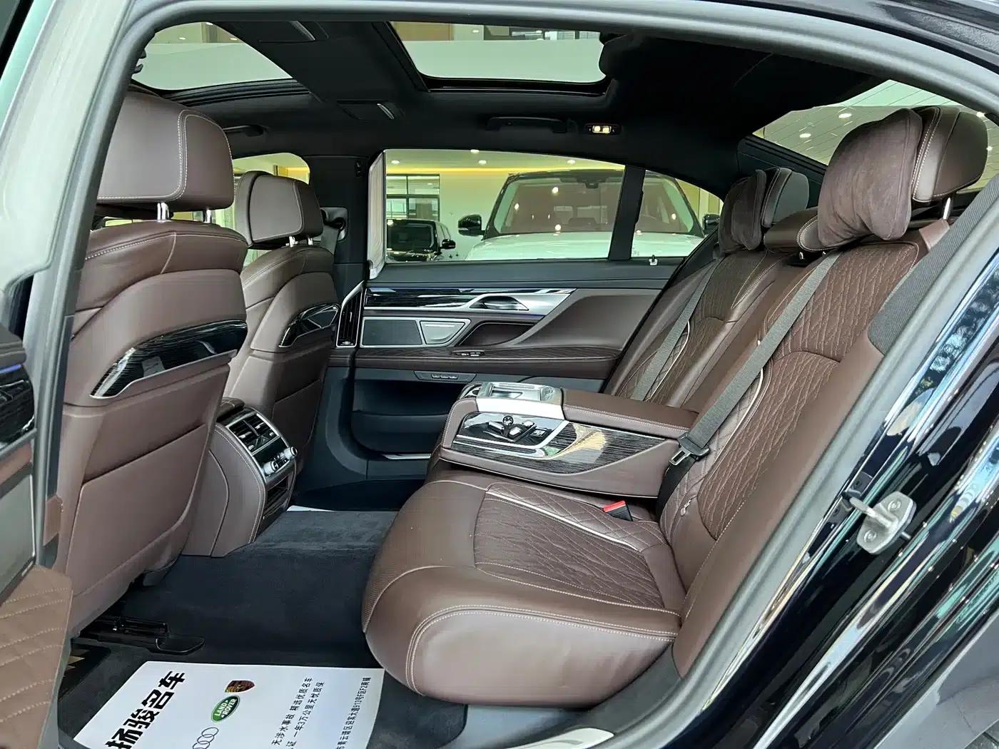 2021 BMW 7 Series 740Li Leading Edition M Sport Package — миниатюра 10