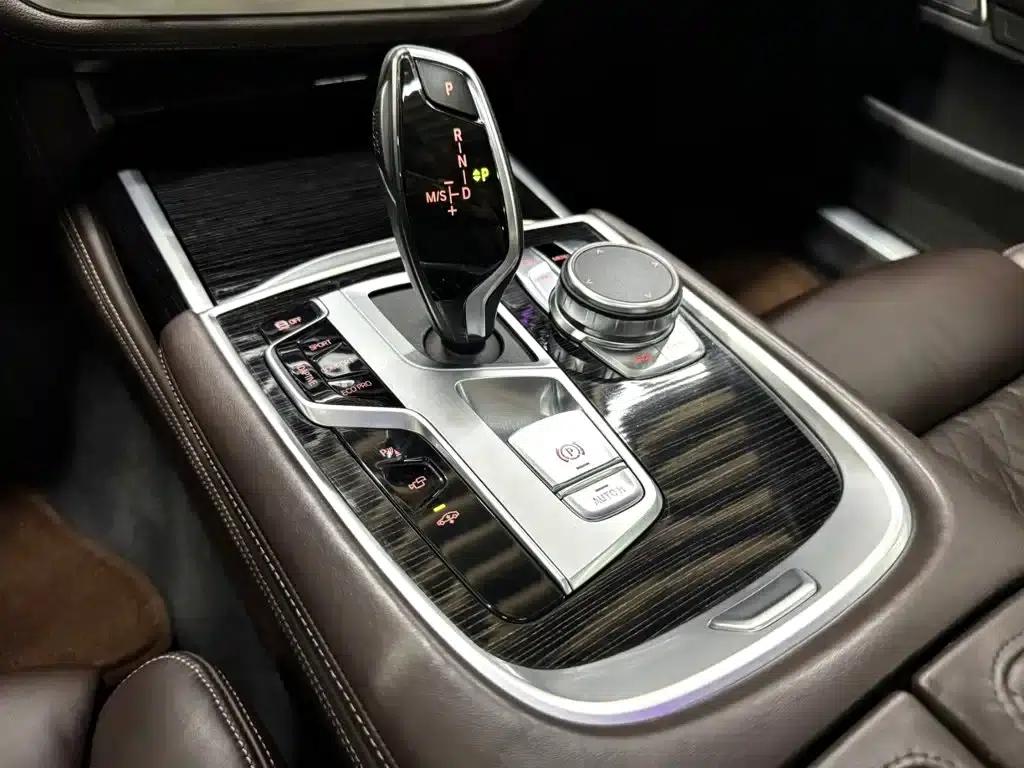 2019 BMW 7 Series Facelift 740Li Leading Edition M Sport Package — миниатюра 16