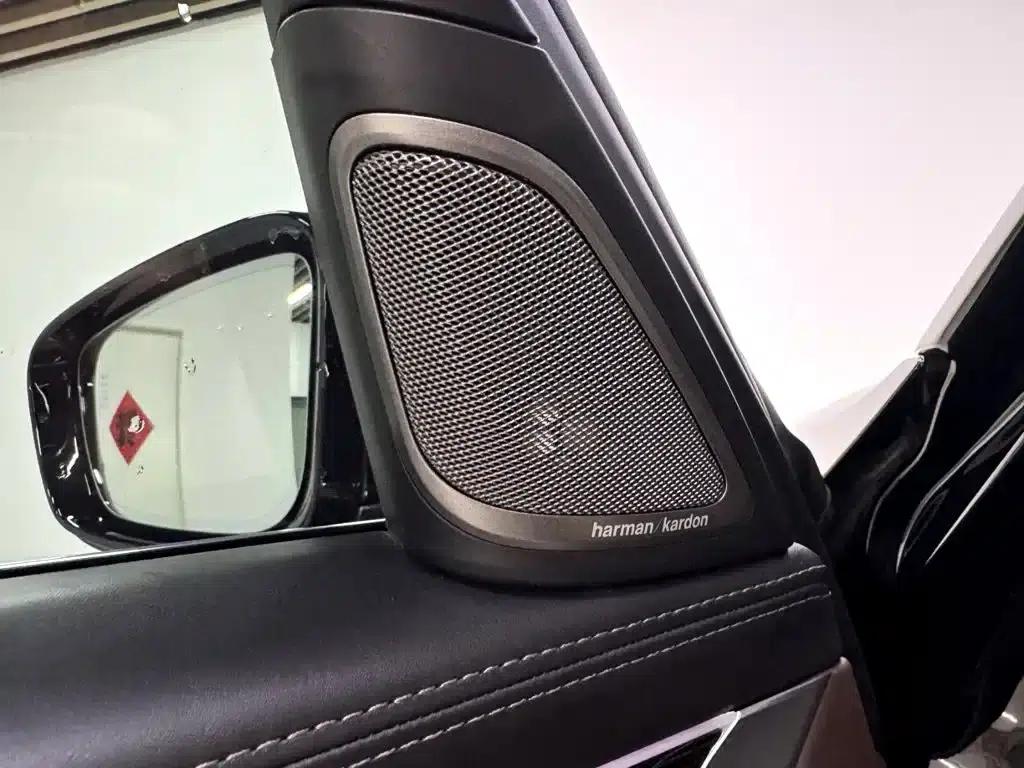 2019 BMW 7 Series Facelift 740Li Leading Edition M Sport Package — миниатюра 17