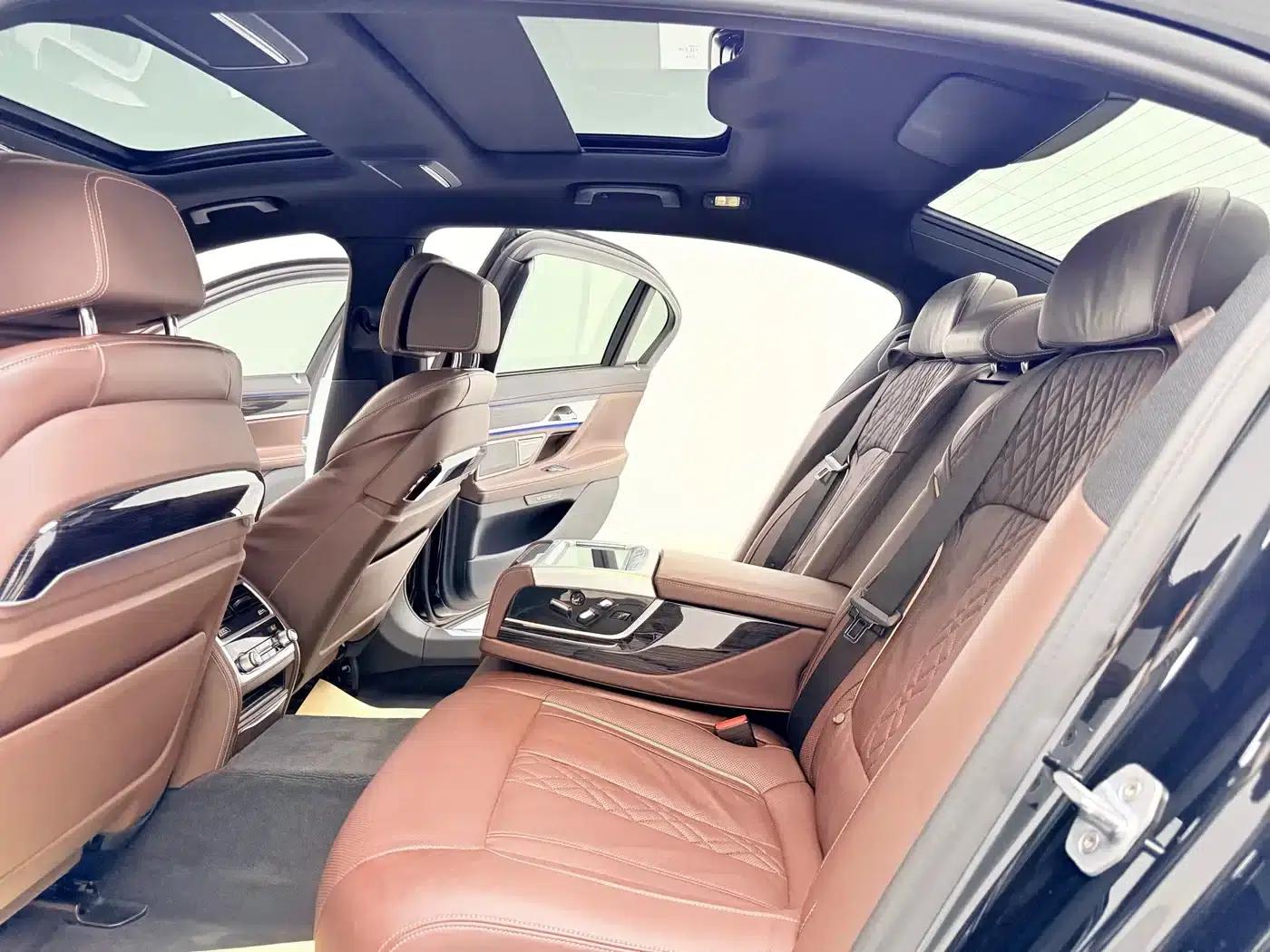 2019 BMW 7 Series 730Li M Sport Package — миниатюра 9