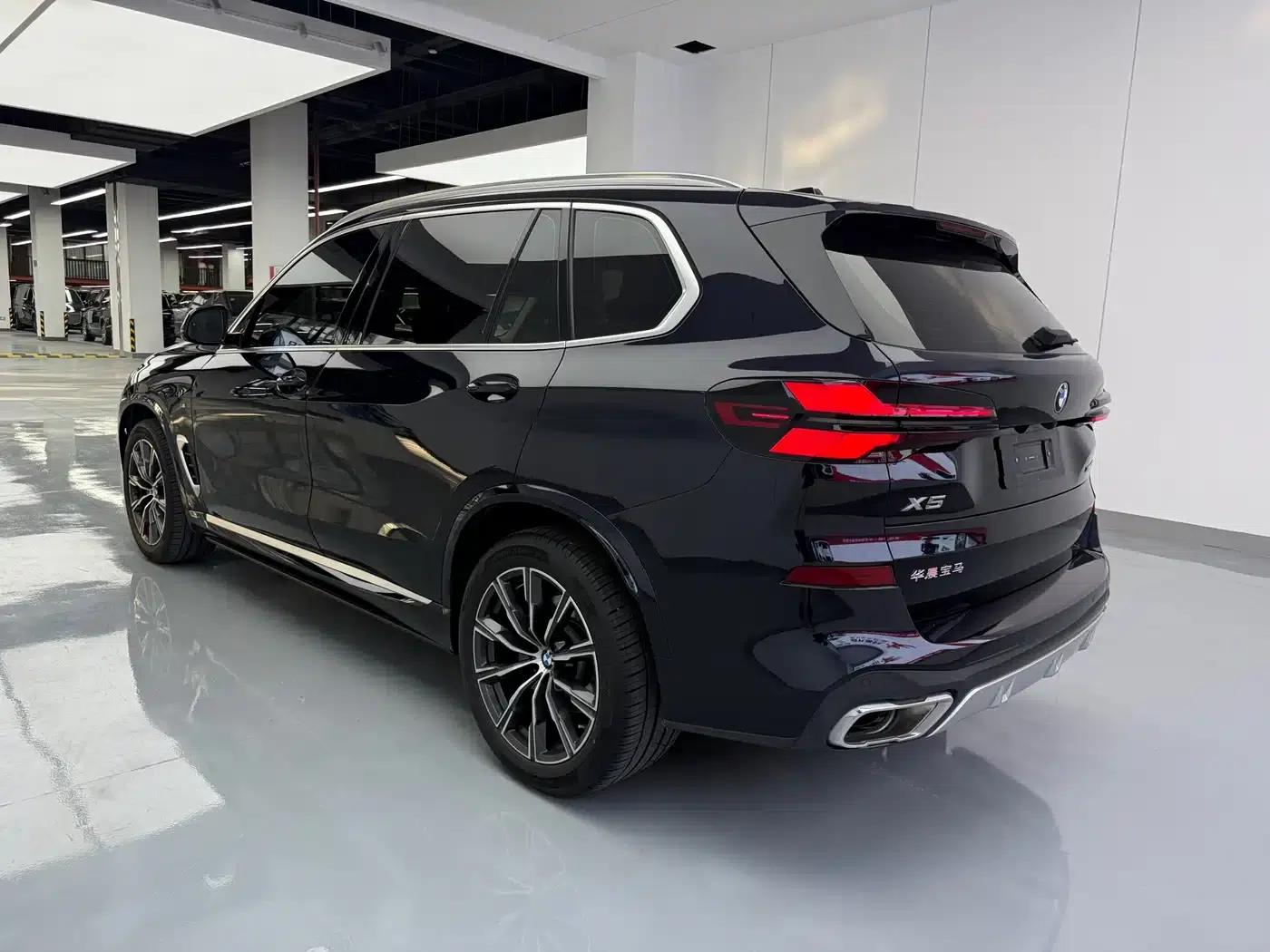 BMW X5 2023 xDrive 30Li M Sport Package — миниатюра 18