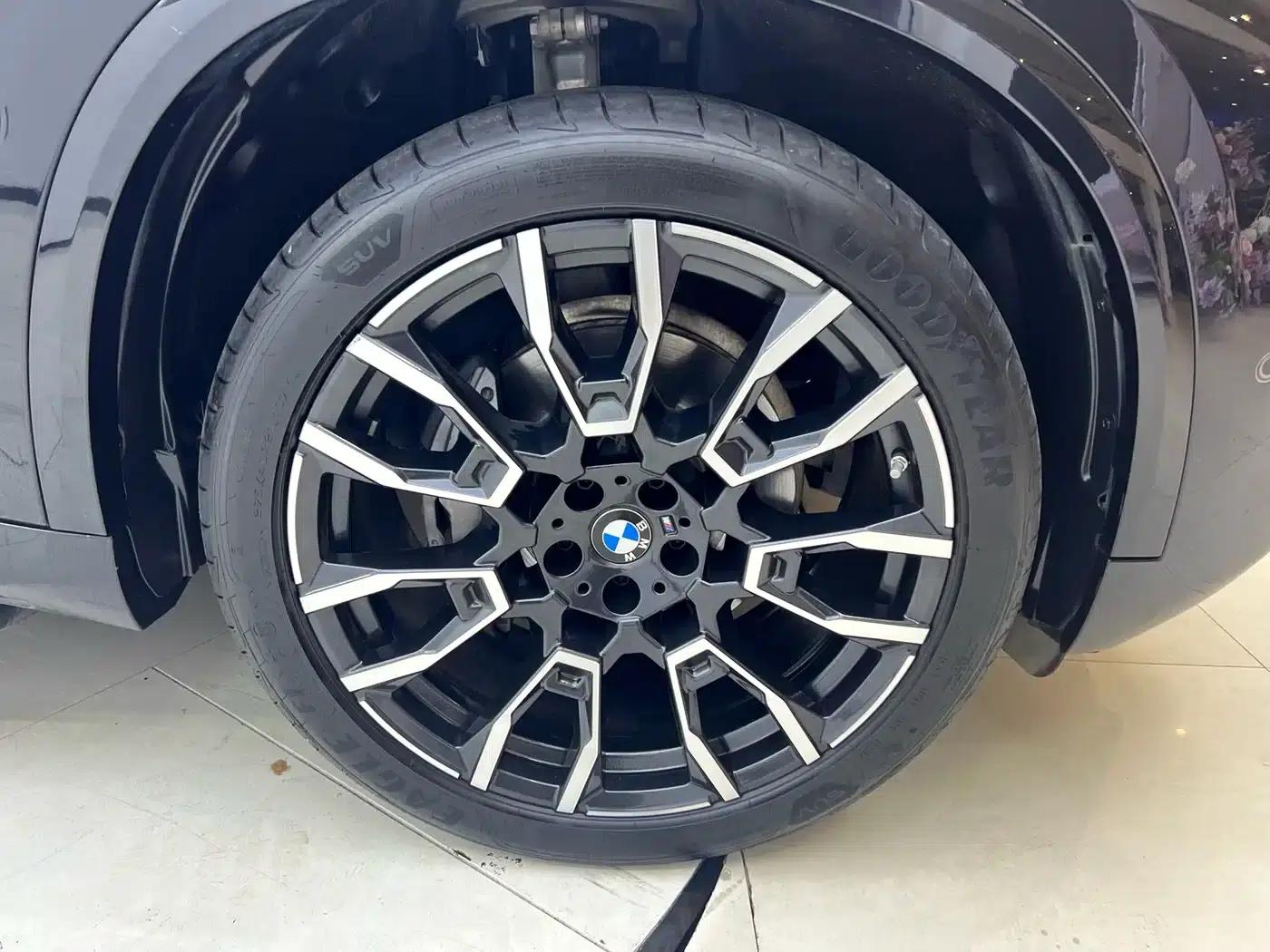 2023 BMW X5 xDrive 40Li M Sport Shadow Edition — миниатюра 25