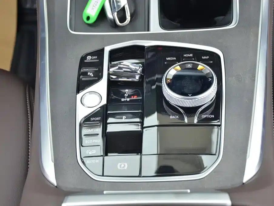 BMW X5 2026 Facelift xDrive 30Li M Sport Shadow Edition — миниатюра 9