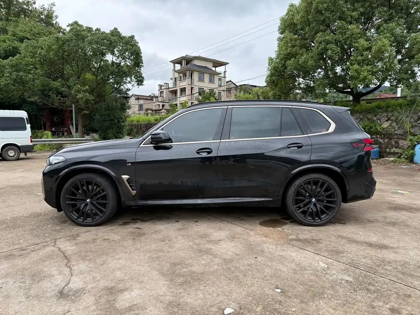 BMW X5 2024 xDrive 40Li Luxury Black Flame Limited Edition — миниатюра 3